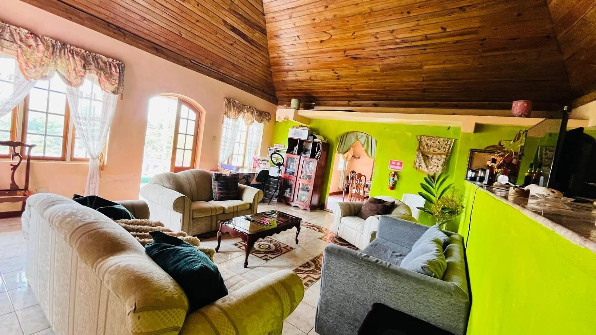 Nine Miles Cultural Hangouts And Tours Stepney Bed & Breakfast